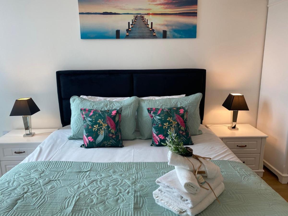 Berks Luxury Serviced Apartments,5 Bedrooms, 5 Double Beds, 2 Bathrooms, Free Super Fast Wifi & Parking Earley ภายนอก รูปภาพ