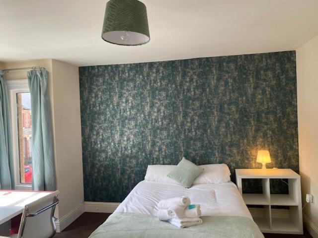 Berks Luxury Serviced Apartments,5 Bedrooms, 5 Double Beds, 2 Bathrooms, Free Super Fast Wifi & Parking Earley ภายนอก รูปภาพ