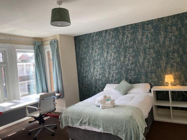 Berks Luxury Serviced Apartments,5 Bedrooms, 5 Double Beds, 2 Bathrooms, Free Super Fast Wifi & Parking Earley ภายนอก รูปภาพ